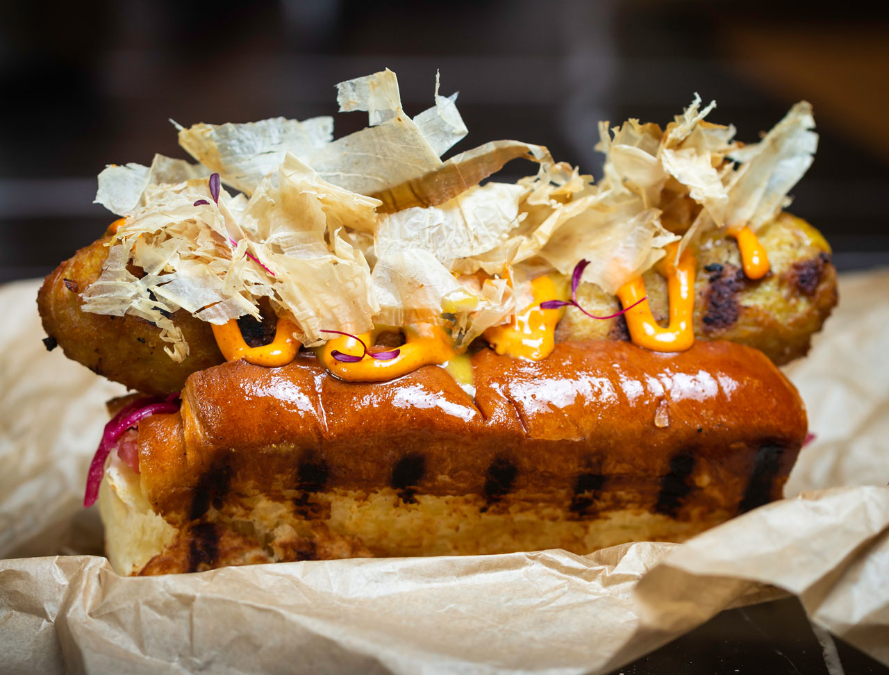 Hot dog kamado ahumado